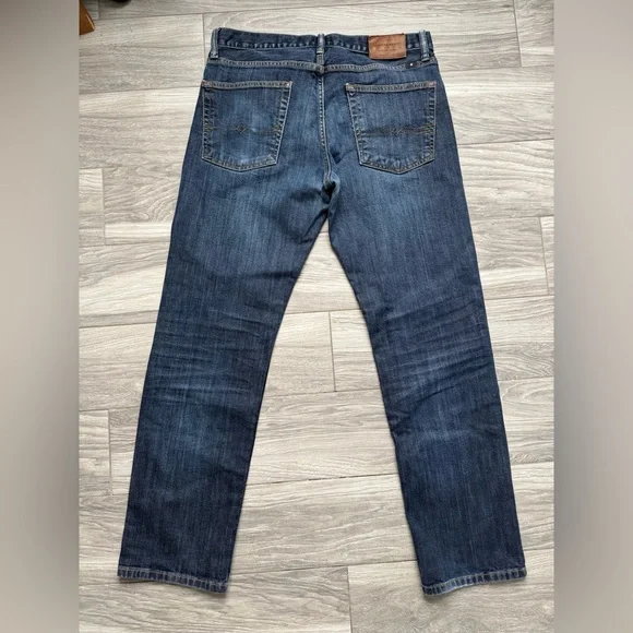 Lucky Brand Blue 221 Straight Jeans Classic Style 32x30 - Picture 3 of 3